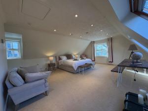 The Hollies Country House
