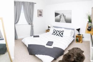 The Louis Armstrong- Modern 3 Bedroom Apartment, super close to the City Centre
