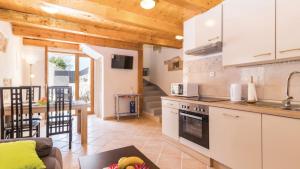 Lukini dvori by Villas Guide