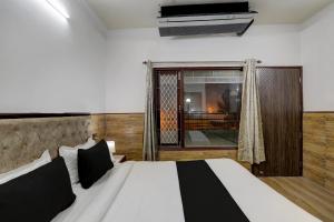 Super Hotel O POONAM VILLA