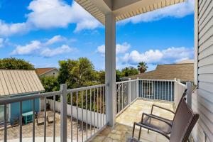 Gorgeous home with a furnished patio gas grill & private outdoor pool