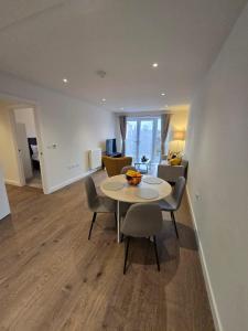 Stylish apartment available near WB Studio!