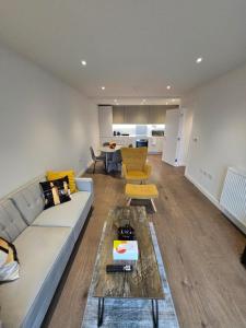 Stylish apartment available near WB Studio!