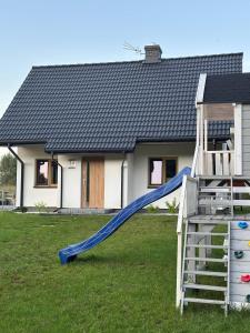 Nowy dom domek Sajzy 34 na Mazurach, balia ogrodowa z funkcją jacuzzi