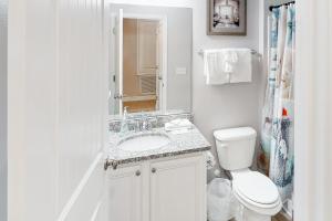 Inviting townhouse with golf nearby pool central AC W&D working desk & chair