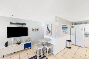 Resort condo with putt-putt gym pools hot tub tennis & beach access