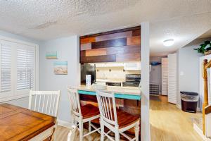 Bright & beachy retreat with four pools hot tubs fitness room & sports courts