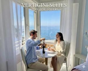 Vertigini Suites, Il Rifugio dell Amore per SOLE COPPIE , A 50m dalla Stazione e dalla Via dell Amore con Vista Mare e Intimità Appagante