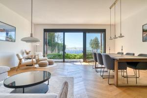 Seaview Hideaway- Premium Apartment