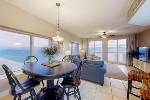 Gulf-front condo with never-ending views hot tub & pool access balcony & W&D