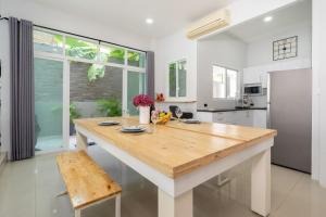 3 BR Pool Villa Sara in Rawai