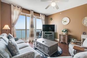 Charming Gulf-front condo with pools gym & beach access - near restaurants