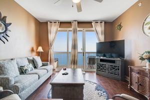 Charming Gulf-front condo with pools gym & beach access - near restaurants