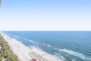 Charming Gulf-front condo with pools gym & beach access - near restaurants