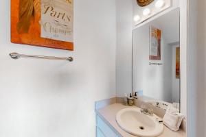 Lovely coastal home close to the beach and everything