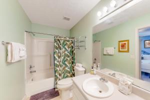 Lovely coastal home close to the beach and everything