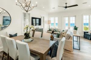 Spotless beachfront dream with views a shared pool & sports courts