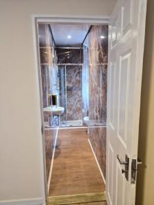 Double Room En-suite Parking14 near Edinburgh Airport 8 Mi
