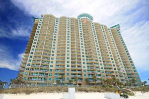 Tranquil escape in oceanfront complex near Pier Park with hot tub pool & AC