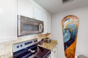 16th-floor condo with Gulf views beach access 2 pools hot tub & private W&D