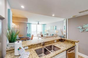 16th-floor condo with Gulf views beach access 2 pools hot tub & private W&D