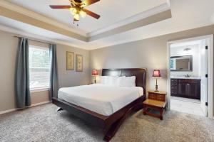 Custom Home with Private Pool Entertainer`s Kitchen & Beach Gear - Near Beach