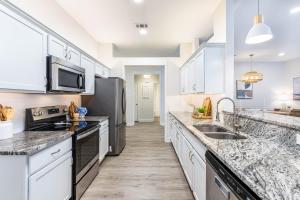 Gorgeous coastal home with plenty of space close to beach and Pet friendly