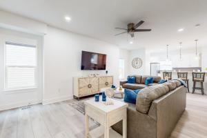 Beautiful dog-friendly condo private washer&dryer and close to beach