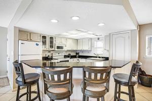 Seventh floor oceanfront condo with pool ocean view & central AC