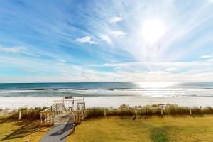 Gulf-front condo on bike path with beach views outdoor pool tennis & gym