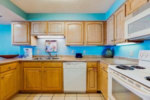 Gulf & Beachfront Condo on Fourth Floor with ocean Views pool