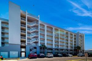 Gulf & Beachfront Condo on Fourth Floor with ocean Views pool
