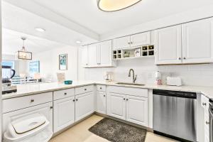 Second-Floor Gulf-front Condo with Beach Service & pool