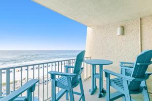 Snowbird-friendly Gulf-front condo with outdoor pool & gym