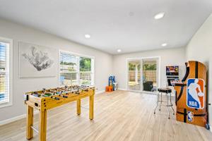 Modern home with WiFi deck washer & dryer and central AC