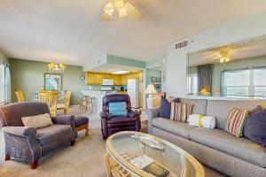 Beautiful beachfront condo with shared pool & beach access