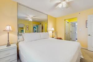 Beautiful beachfront condo with shared pool & beach access