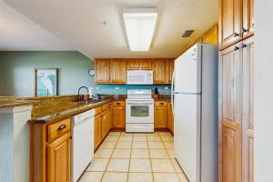 Beautiful beachfront condo with shared pool & beach access