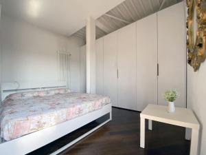 Bright studio apartment with balcony near the Central Station