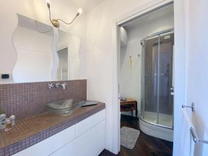 Bright studio apartment with balcony near the Central Station