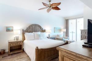 Dog-friendly 4th-floor 3-bedroom condo with stunning Gulf views & pickleball