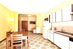 Flat Margot, Central Sorrento, 2BR 2BT Flat, Sleeps 4, terrace