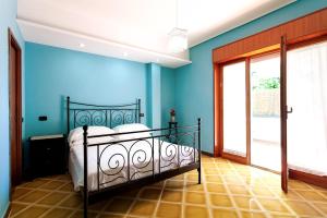 Flat Margot, Central Sorrento, 2BR 2BT Flat, Sleeps 4, terrace