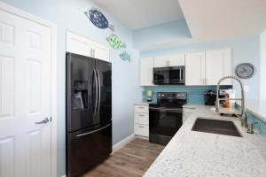 11th Floor Condo with Shared Pool Ocean View W&D Fast WiFi and Central AC