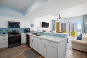 11th Floor Condo with Shared Pool Ocean View W&D Fast WiFi and Central AC