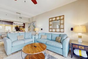 Elegant abode overlooking the pool with beach access tennis & pickleball