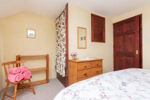 Lilliput Mabe far views of the countryside