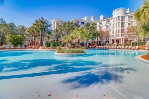 Cozy coastal studio with access to a pool hot tub tennis courts grill & spas