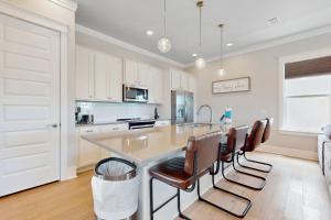 Luxe dog-friendly home - pool access & 5-minute walk to beach