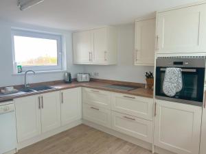 Shellseekers lovely views across Port Isaac